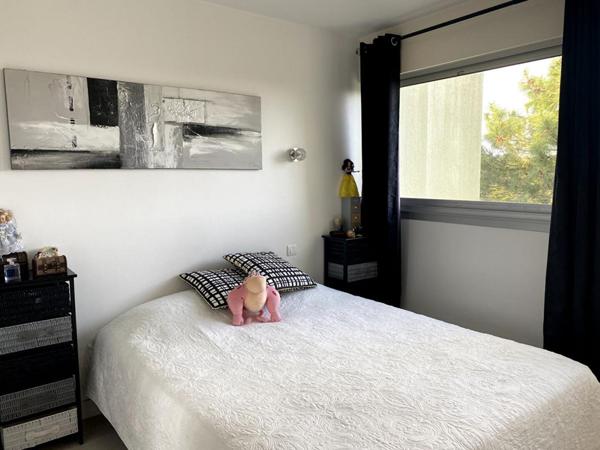 LA BAULE FACE MER  APPARTEMENT TRAVERSANT AVEC STATIONNEMENT ET CAVE