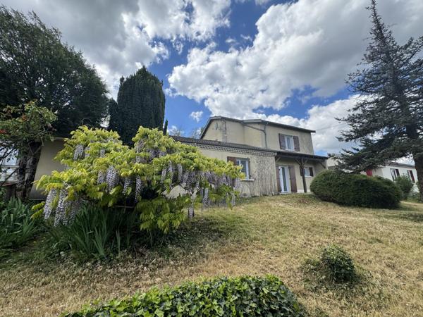 Vaste maison idéalement située sur 3000 m² (dont 2000 m² constructibles)