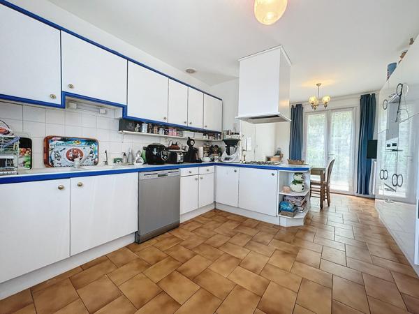 Vaste maison idéalement située sur 3000 m² (dont 2000 m² constructibles)