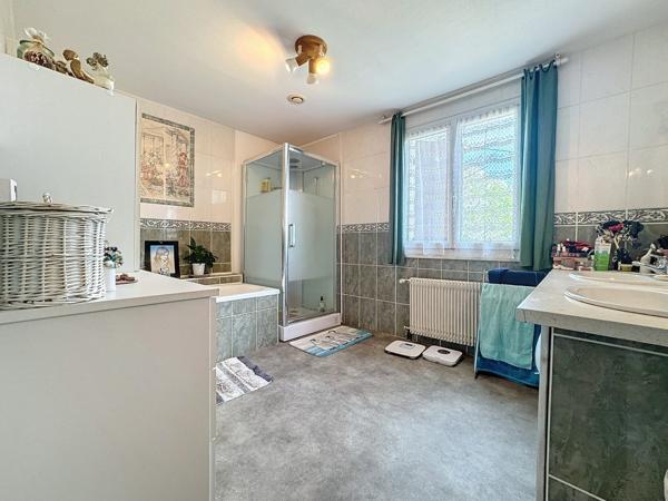 Vaste maison idéalement située sur 3000 m² (dont 2000 m² constructibles)