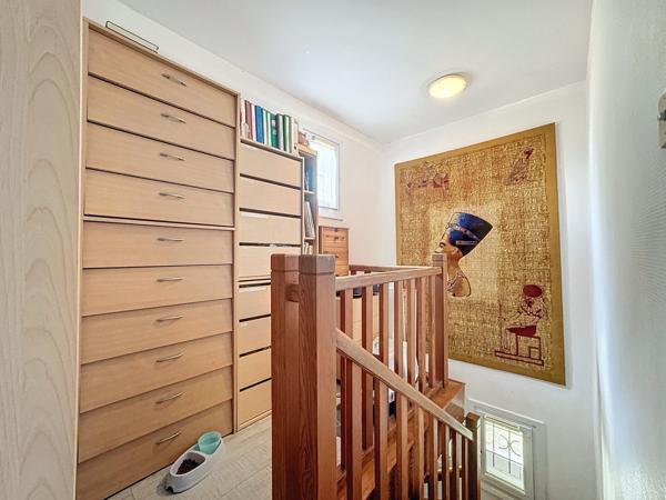 Vaste maison idéalement située sur 3000 m² (dont 2000 m² constructibles)