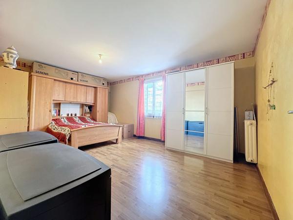 Vaste maison idéalement située sur 3000 m² (dont 2000 m² constructibles)