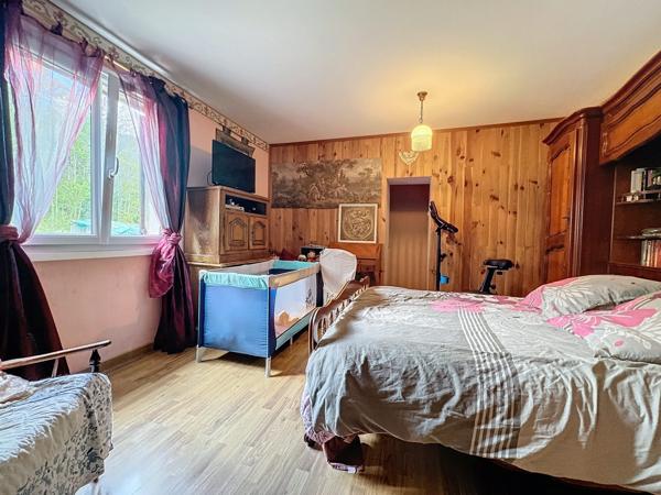 Vaste maison idéalement située sur 3000 m² (dont 2000 m² constructibles)