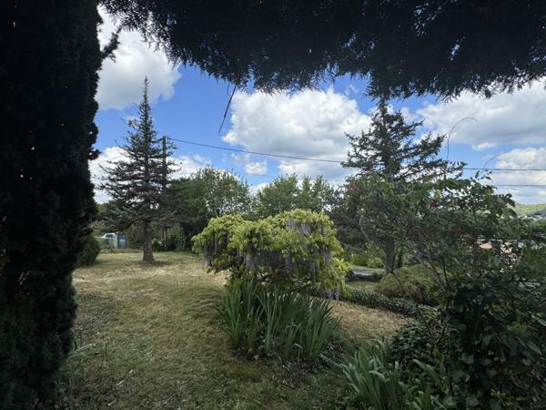 Vaste maison idéalement située sur 3000 m² (dont 2000 m² constructibles)