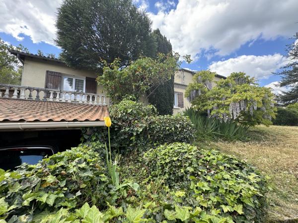 Vaste maison idéalement située sur 3000 m² (dont 2000 m² constructibles)