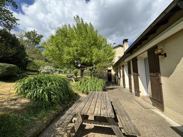 Vaste maison idéalement située sur 3000 m² (dont 2000 m² constructibles)