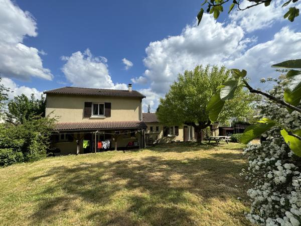 Vaste maison idéalement située sur 3000 m² (dont 2000 m² constructibles)