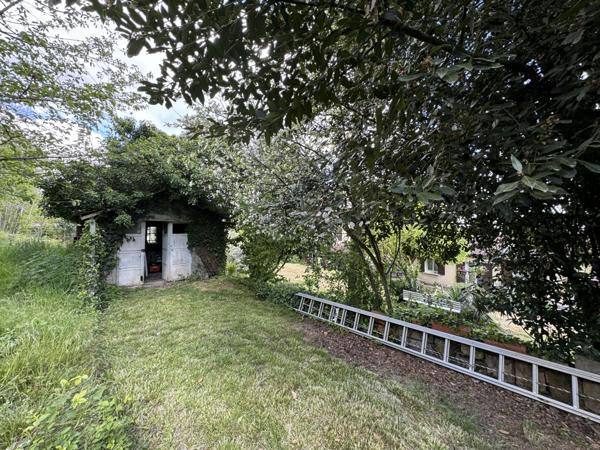 Vaste maison idéalement située sur 3000 m² (dont 2000 m² constructibles)