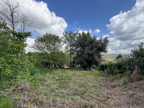 Vaste maison idéalement située sur 3000 m² (dont 2000 m² constructibles)