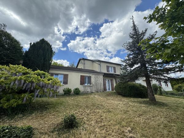 Vaste maison idéalement située sur 3000 m² (dont 2000 m² constructibles)