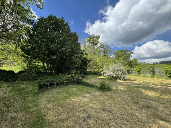 Vaste maison idéalement située sur 3000 m² (dont 2000 m² constructibles)