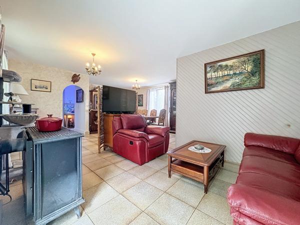 Vaste maison idéalement située sur 3000 m² (dont 2000 m² constructibles)