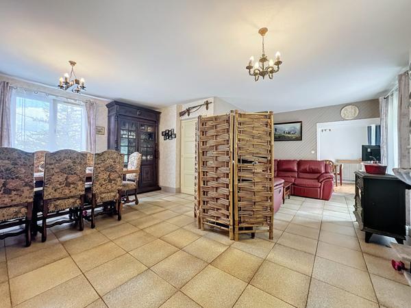 Vaste maison idéalement située sur 3000 m² (dont 2000 m² constructibles)