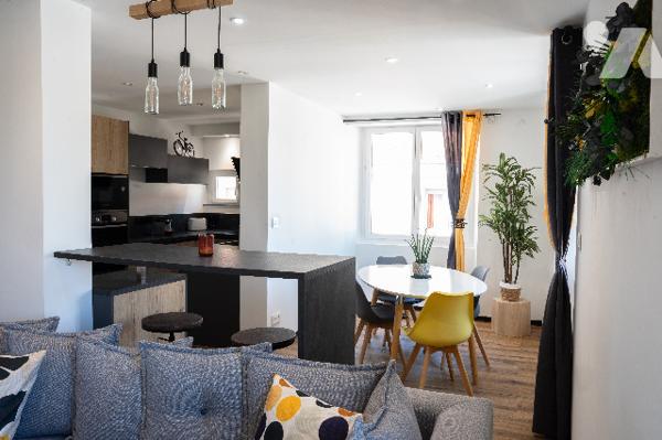 Superbe appartement de 75 m² entièrement rénové, proche de toutes les commodités.
