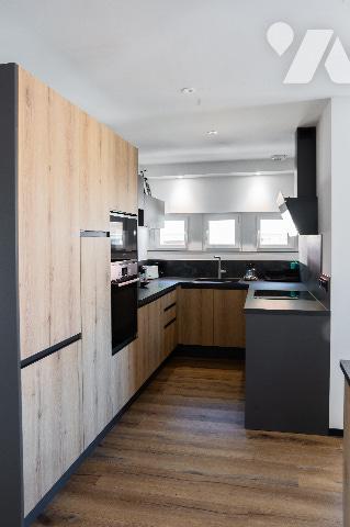 Superbe appartement de 75 m² entièrement rénové, proche de toutes les commodités.