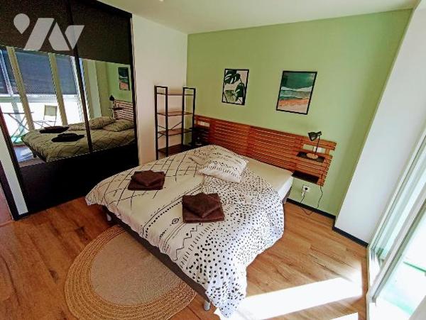 Superbe appartement de 75 m² entièrement rénové, proche de toutes les commodités.