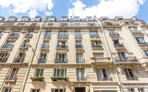 Appartement à vendre    3 pièces • 71,76 m2 Paris 14