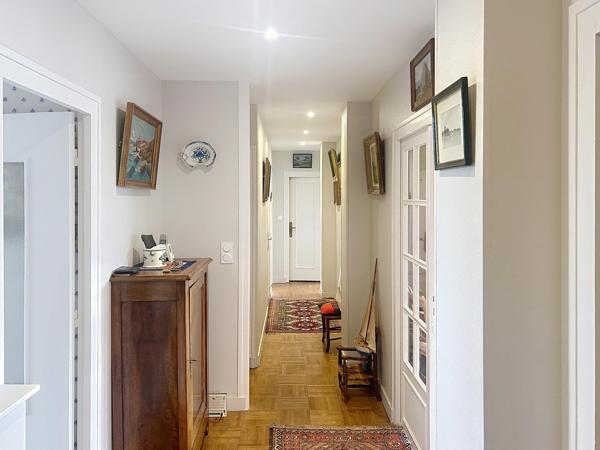 APPARTEMENT LUMINEUX AVEC ASCENSEUR, GARAGE ET CAVE