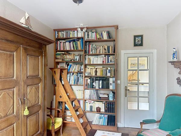 APPARTEMENT LUMINEUX AVEC ASCENSEUR, GARAGE ET CAVE