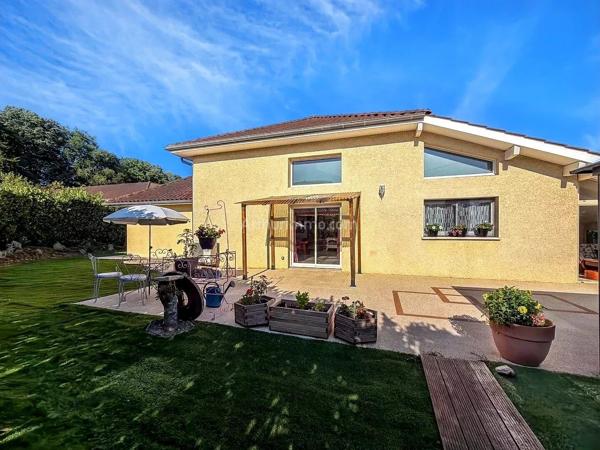 Vente                                                      Maison
                        
                     6 pièces                      210 m2                     à Morestel