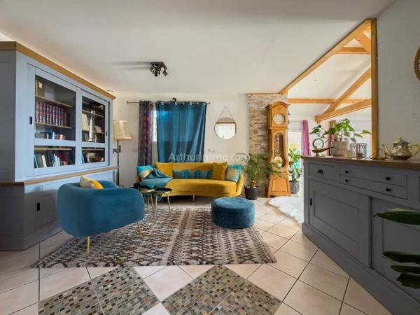 Vente                                                      Maison
                        
                     6 pièces                      210 m2                     à Morestel