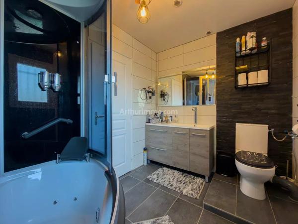 Vente                                                      Maison
                        
                     6 pièces                      210 m2                     à Morestel