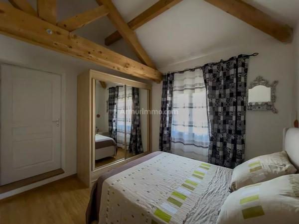 Vente                                                      Maison
                        
                     6 pièces                      210 m2                     à Morestel