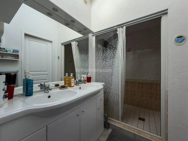 Vente                                                      Maison
                        
                     6 pièces                      210 m2                     à Morestel