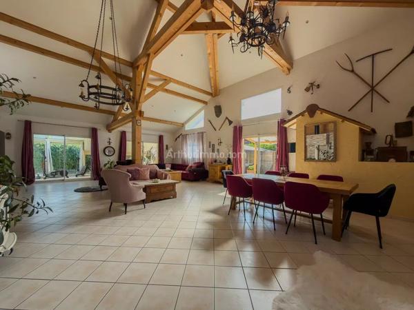 Vente                                                      Maison
                        
                     6 pièces                      210 m2                     à Morestel