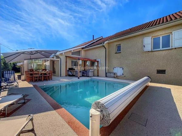 Vente                                                      Maison
                        
                     6 pièces                      210 m2                     à Morestel