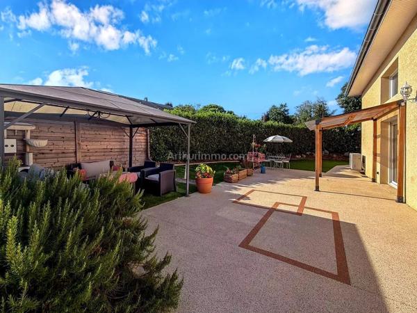 Vente                                                      Maison
                        
                     6 pièces                      210 m2                     à Morestel