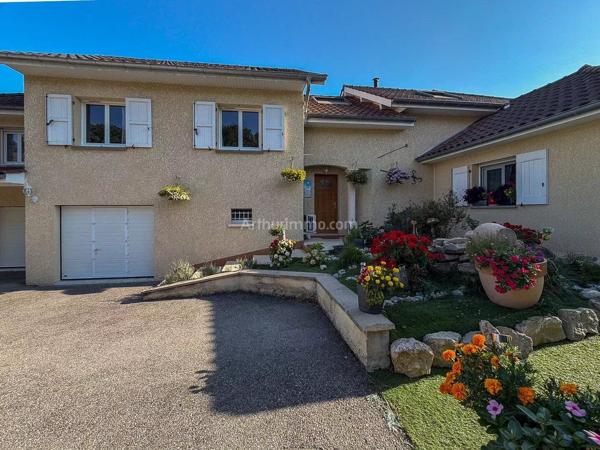 Vente                                                      Maison
                        
                     6 pièces                      210 m2                     à Morestel