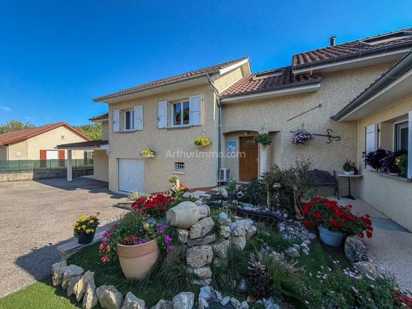 Vente                                                      Maison
                        
                     6 pièces                      210 m2                     à Morestel