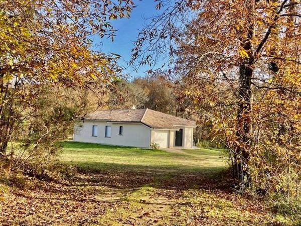 MAISON PLAIN PIED 4 CHAMBRES  TERRAIN DE 23800 m2