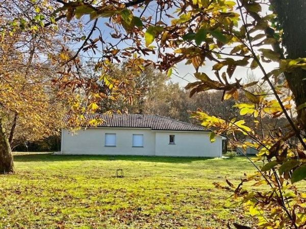 MAISON PLAIN PIED 4 CHAMBRES  TERRAIN DE 23800 m2