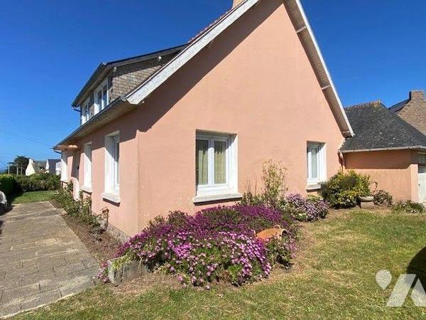 A vendre à Perros-Guirec (22700) en Côtes-d'Armor (22), un Pavillon de type 5, de plain-pied, d...
