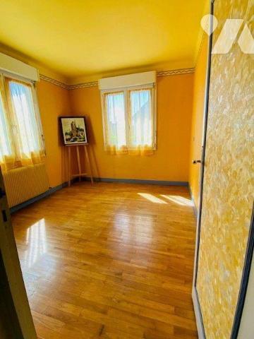 A vendre à Perros-Guirec (22700) en Côtes-d'Armor (22), un Pavillon de type 5, de plain-pied, d...