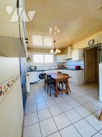 A vendre à Perros-Guirec (22700) en Côtes-d'Armor (22), un Pavillon de type 5, de plain-pied, d...