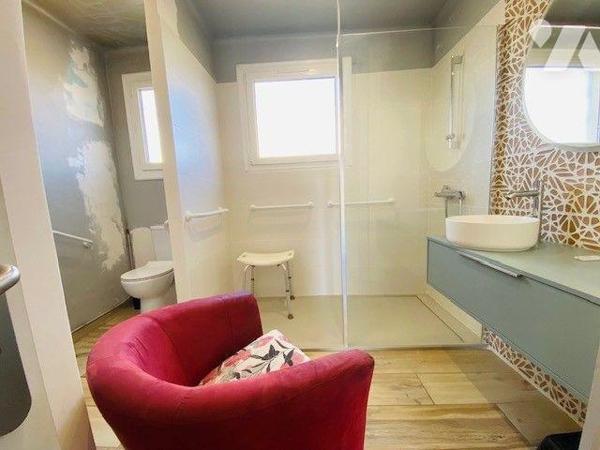 A vendre à Perros-Guirec (22700) en Côtes-d'Armor (22), un Pavillon de type 5, de plain-pied, d...