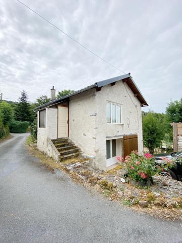 Charmante maison en pierre au cœur d’un hameau avec jardin