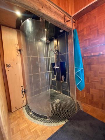 Charmante maison en pierre au cœur d’un hameau avec jardin