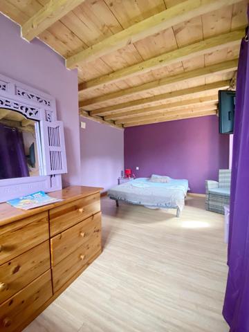 Charmante maison en pierre au cœur d’un hameau avec jardin