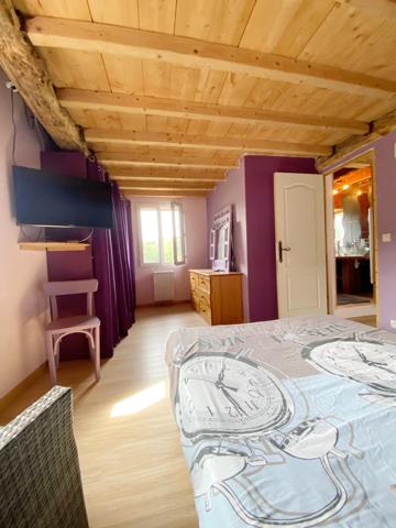 Charmante maison en pierre au cœur d’un hameau avec jardin