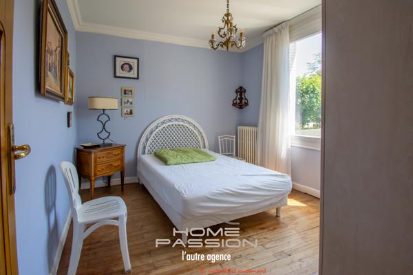 Maison
                                                                                                                                                                                                                                                                                                                        7 pièce(s)                                                                                                                                                                                                          5 chambre(s)                                                                                                                                                                                                          165  m²