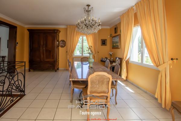 Maison
                                                                                                                                                                                                                                                                                                                        7 pièce(s)                                                                                                                                                                                                          5 chambre(s)                                                                                                                                                                                                          165  m²