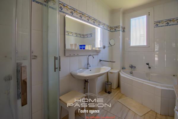 Maison
                                                                                                                                                                                                                                                                                                                        7 pièce(s)                                                                                                                                                                                                          5 chambre(s)                                                                                                                                                                                                          165  m²