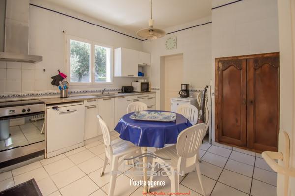 Maison
                                                                                                                                                                                                                                                                                                                        7 pièce(s)                                                                                                                                                                                                          5 chambre(s)                                                                                                                                                                                                          165  m²