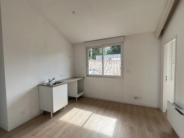 Appartement à louer 600 € CC Sanilhac 3 p 39 m² DPE C