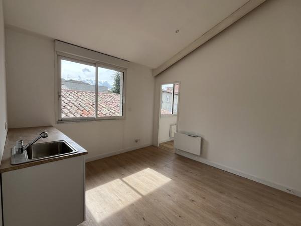 Appartement à louer 600 € CC Sanilhac 3 p 39 m² DPE C