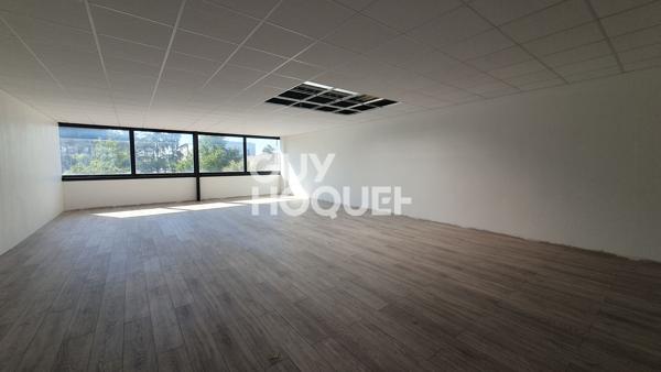 À louer - locaux  commerciaux de 100 m² à Décines-Charpieu